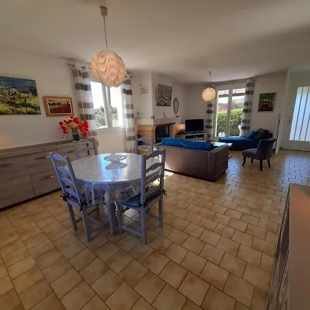 Hébergement de vacances Maison Avec Jardin Près Des Thermes, 2 Chambres, équipements Modernes, à - Fr-1-541-33