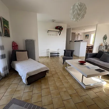 Maison Avec Jardin Près Des Thermes, 2 Chambres, équipements Modernes, à - Fr-1-541-33 *